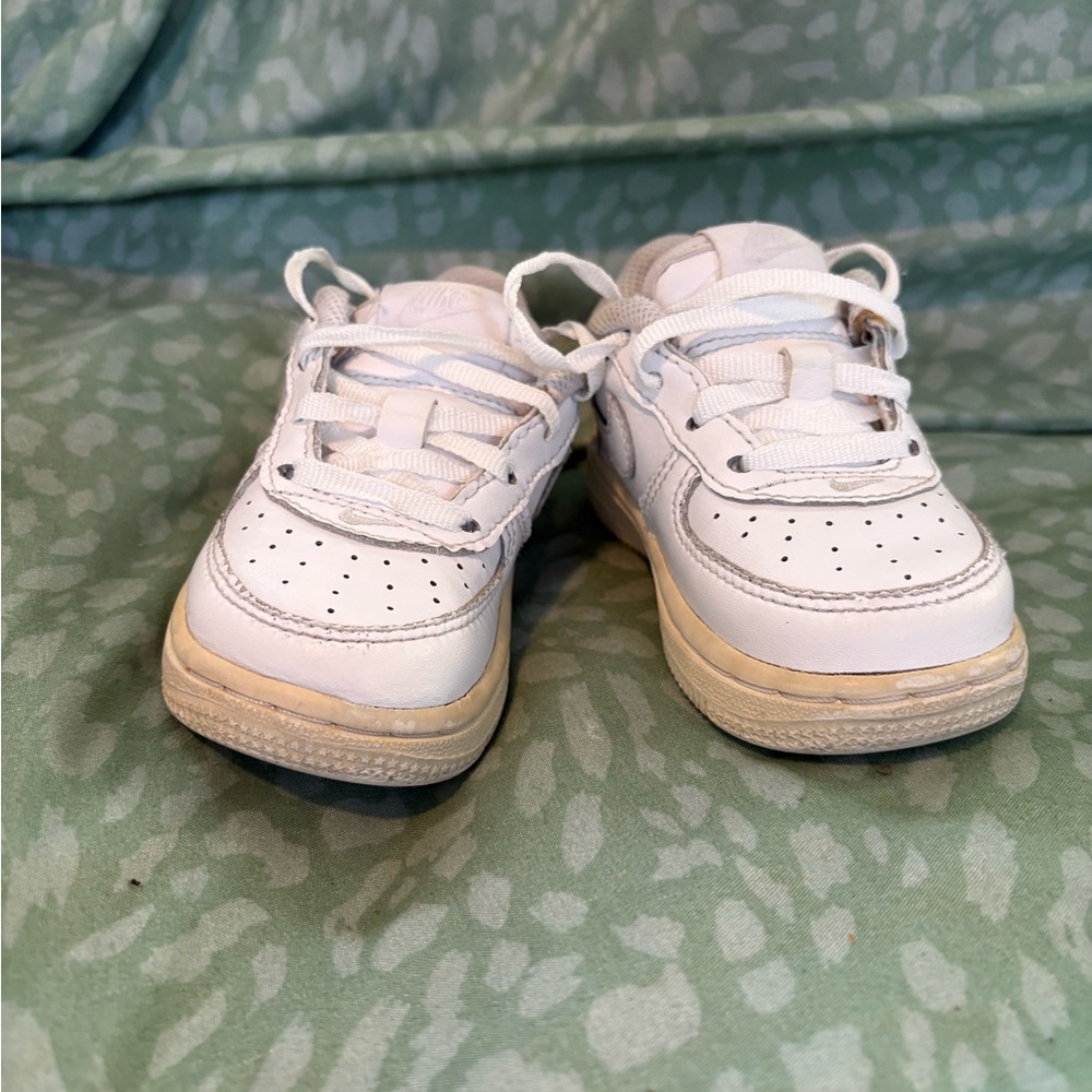 White Nike AF1s 5c